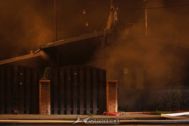 Pożar w Karczmie pod Klonami (03.10.2011) - zdjęcie #7 - eOstroleka.pl