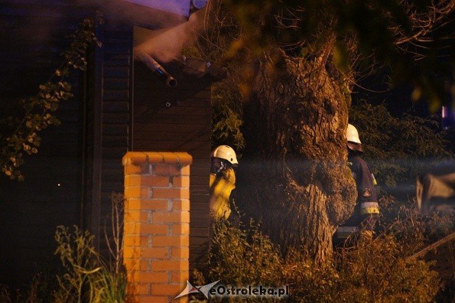 Pożar w Karczmie pod Klonami (03.10.2011) - zdjęcie #10 - eOstroleka.pl