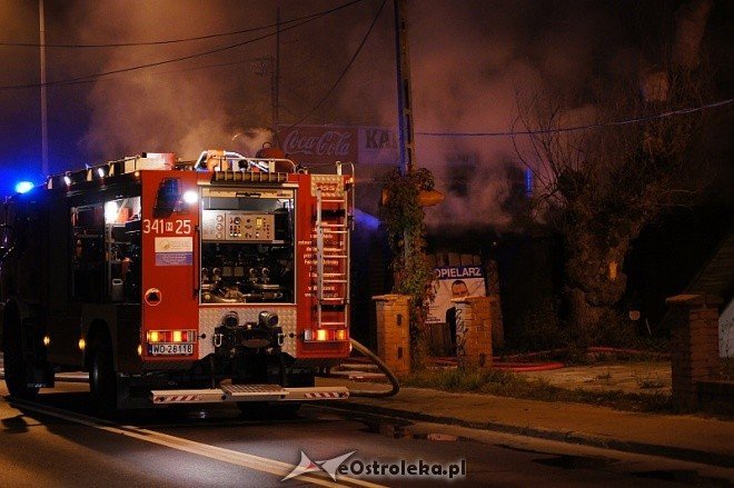 Pożar w Karczmie pod Klonami (03.10.2011) - zdjęcie #12 - eOstroleka.pl