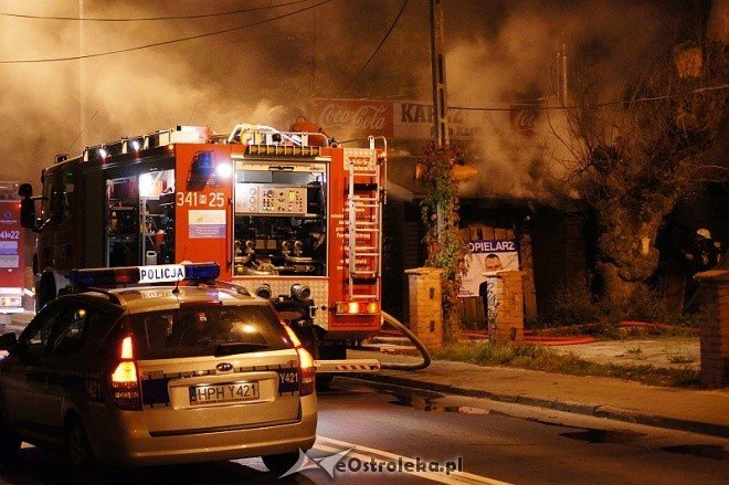 Pożar w Karczmie pod Klonami (03.10.2011) - zdjęcie #13 - eOstroleka.pl