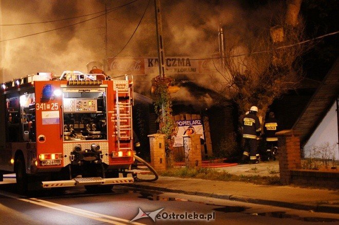 Pożar w Karczmie pod Klonami (03.10.2011) - zdjęcie #16 - eOstroleka.pl