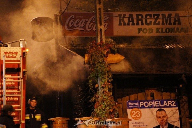 Pożar w Karczmie pod Klonami (03.10.2011) - zdjęcie #20 - eOstroleka.pl