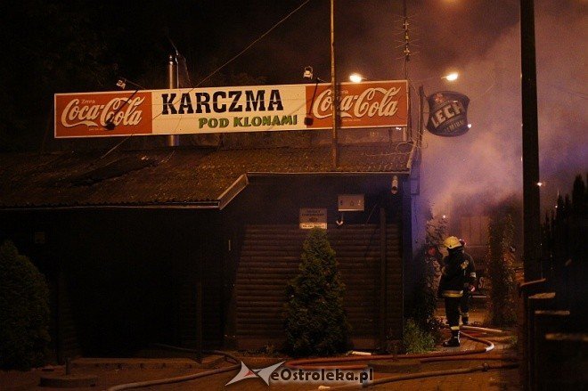 Pożar w Karczmie pod Klonami (03.10.2011) - zdjęcie #26 - eOstroleka.pl