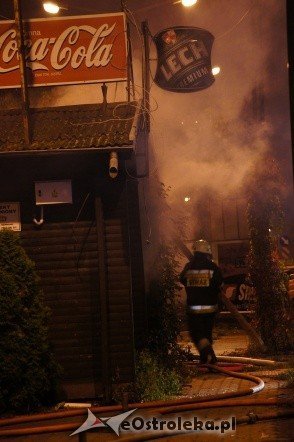 Pożar w Karczmie pod Klonami (03.10.2011) - zdjęcie #28 - eOstroleka.pl