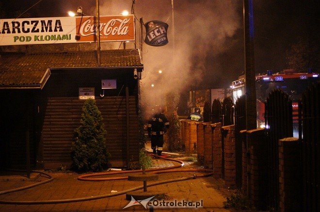 Pożar w Karczmie pod Klonami (03.10.2011) - zdjęcie #33 - eOstroleka.pl
