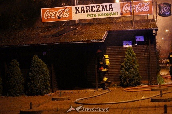 Pożar w Karczmie pod Klonami (03.10.2011) - zdjęcie #34 - eOstroleka.pl