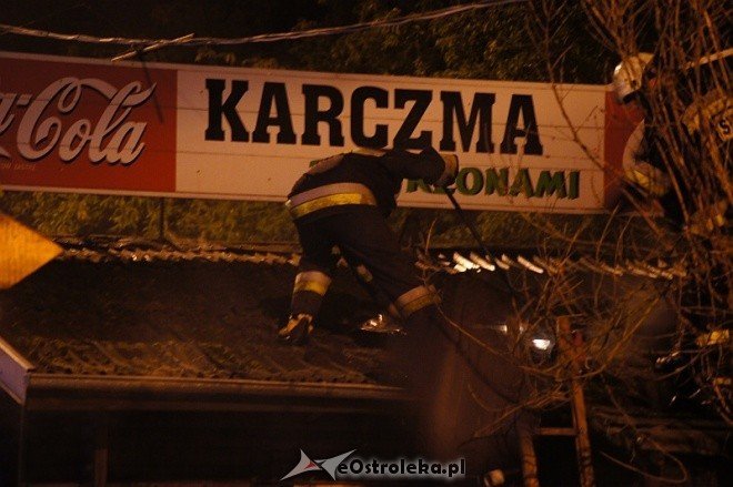 Pożar w Karczmie pod Klonami (03.10.2011) - zdjęcie #43 - eOstroleka.pl