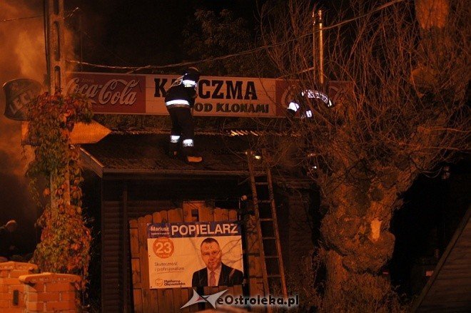 Pożar w Karczmie pod Klonami (03.10.2011) - zdjęcie #44 - eOstroleka.pl
