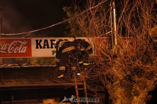 Pożar w Karczmie pod Klonami (03.10.2011) - zdjęcie #50 - eOstroleka.pl