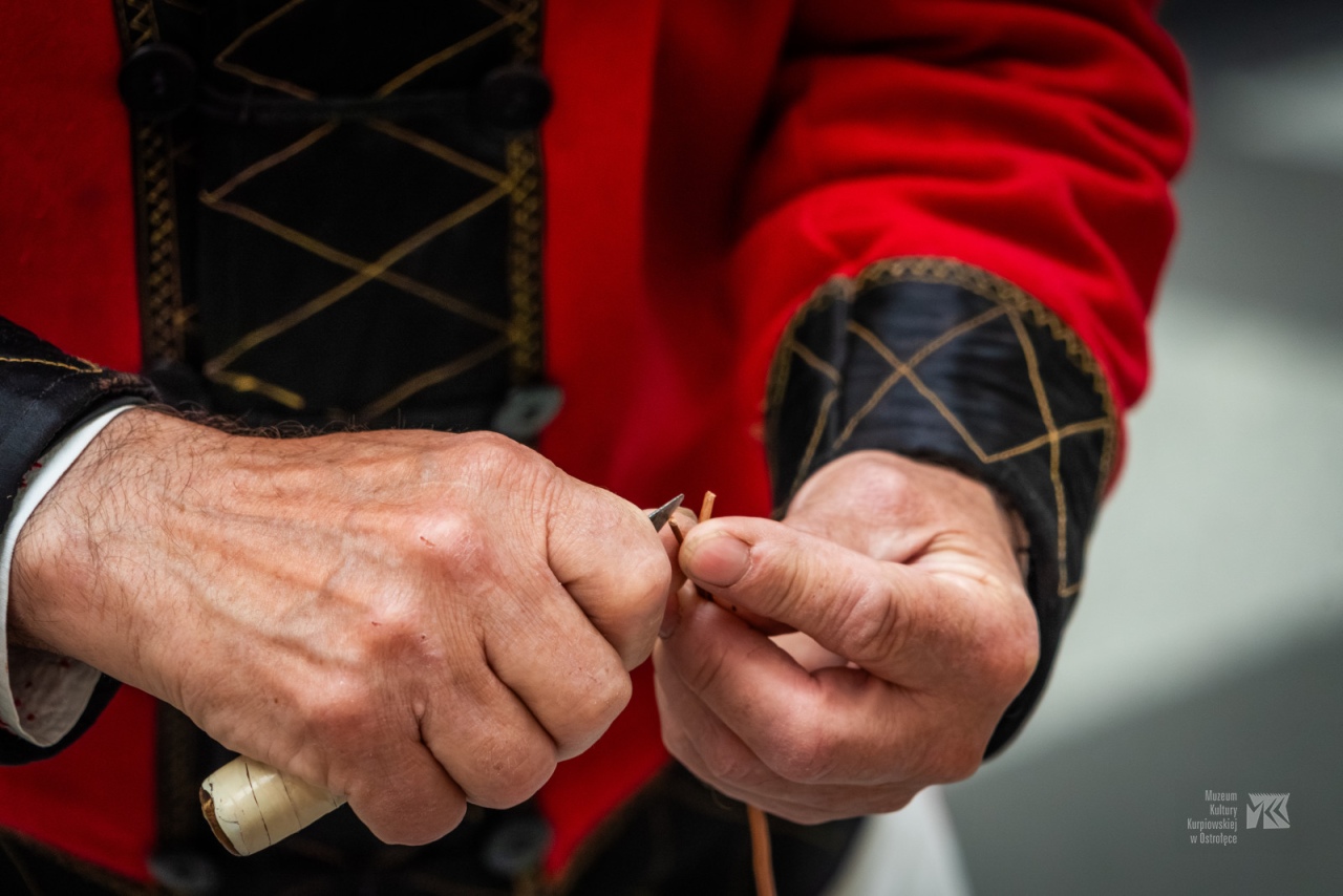 Warsztaty plecionkarskie w Muzeum Kultury Kurpiowskiej [15.06.2025] - zdjęcie #19 - eOstroleka.pl