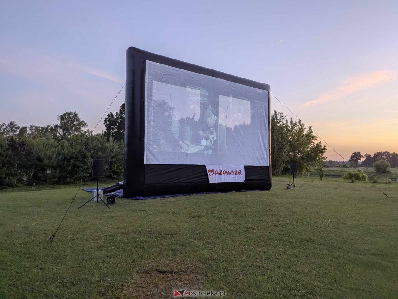 Letnie Kino Plenerowe w Dzbeninie: King Kong Pod Gwiazdami [14.06.2025] - zdjęcie #4 - eOstroleka.pl