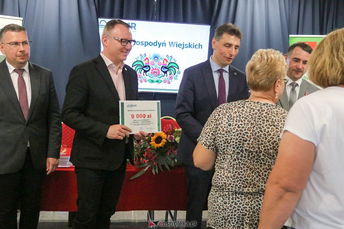 Wręczenie czeków z podziękowaniem dla KGW [16.06.2025] - zdjęcie #42 - eOstroleka.pl