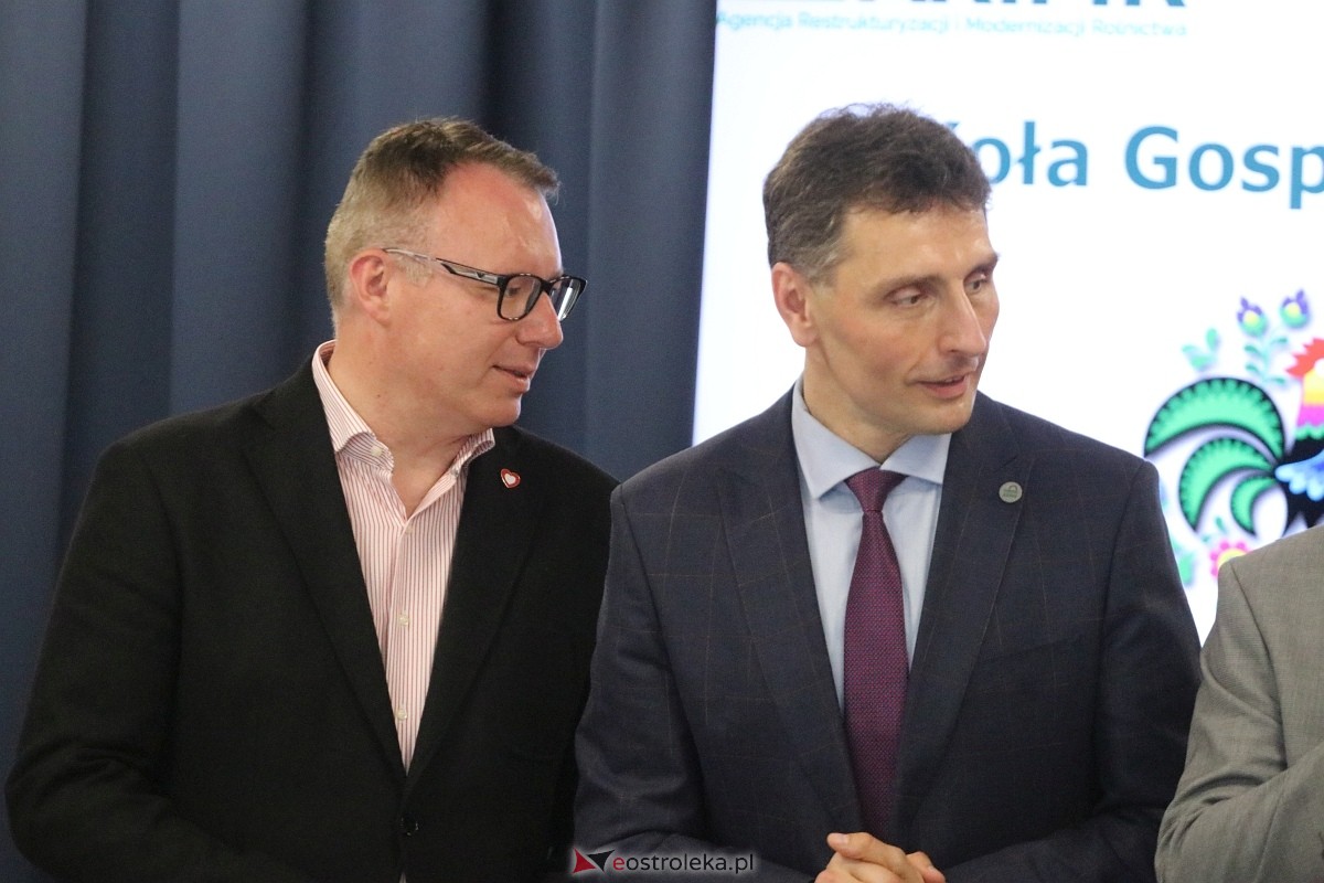 Wręczenie czeków z podziękowaniem dla KGW [16.06.2025] - zdjęcie #13 - eOstroleka.pl