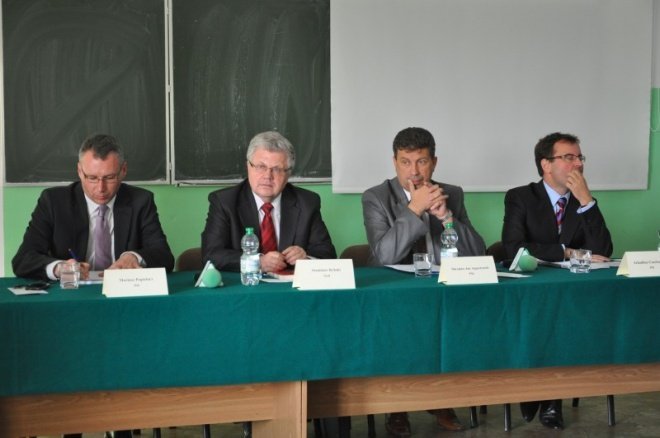 Debata kandydatów do parlamentu: Okres kampanii wyborczej, to nie jest dobry okres do mówienia prawdy (4.X.2011) - zdjęcie #6 - eOstroleka.pl