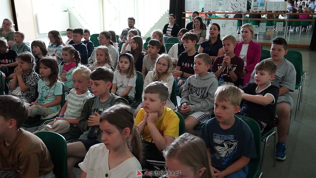 Finał projektu Literatura to nie bzdura w Kultowni OCK [17.06.2025] - zdjęcie #36 - eOstroleka.pl