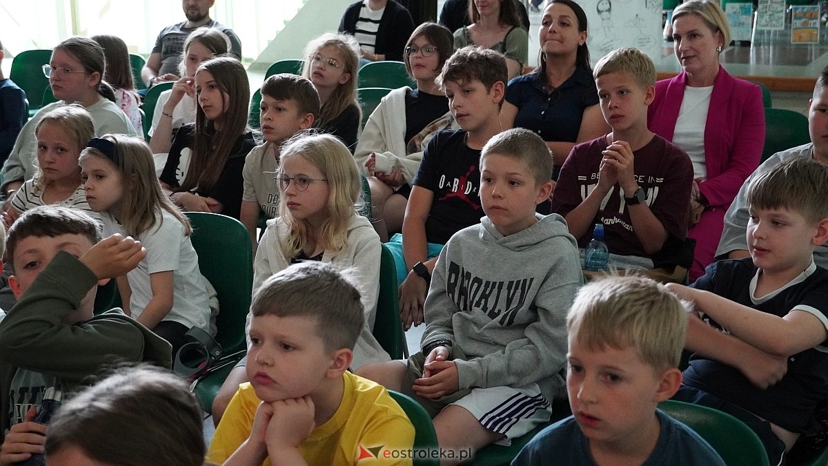 Finał projektu Literatura to nie bzdura w Kultowni OCK [17.06.2025] - zdjęcie #35 - eOstroleka.pl