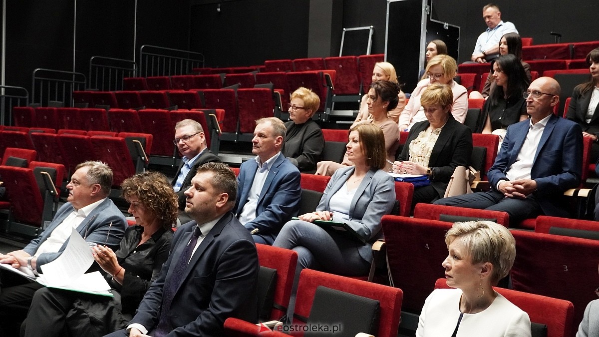 XVI sesja Rady Powiatu w Ostrołęce [17.06.2025] - zdjęcie #31 - eOstroleka.pl