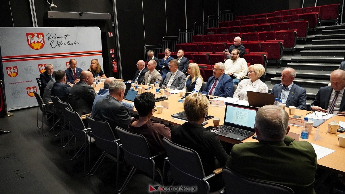 XVI sesja Rady Powiatu w Ostrołęce [17.06.2025] - zdjęcie #26 - eOstroleka.pl