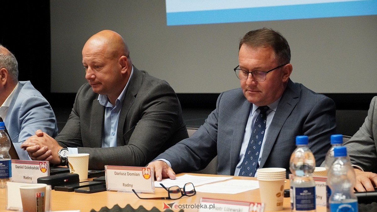 XVI sesja Rady Powiatu w Ostrołęce [17.06.2025] - zdjęcie #2 - eOstroleka.pl