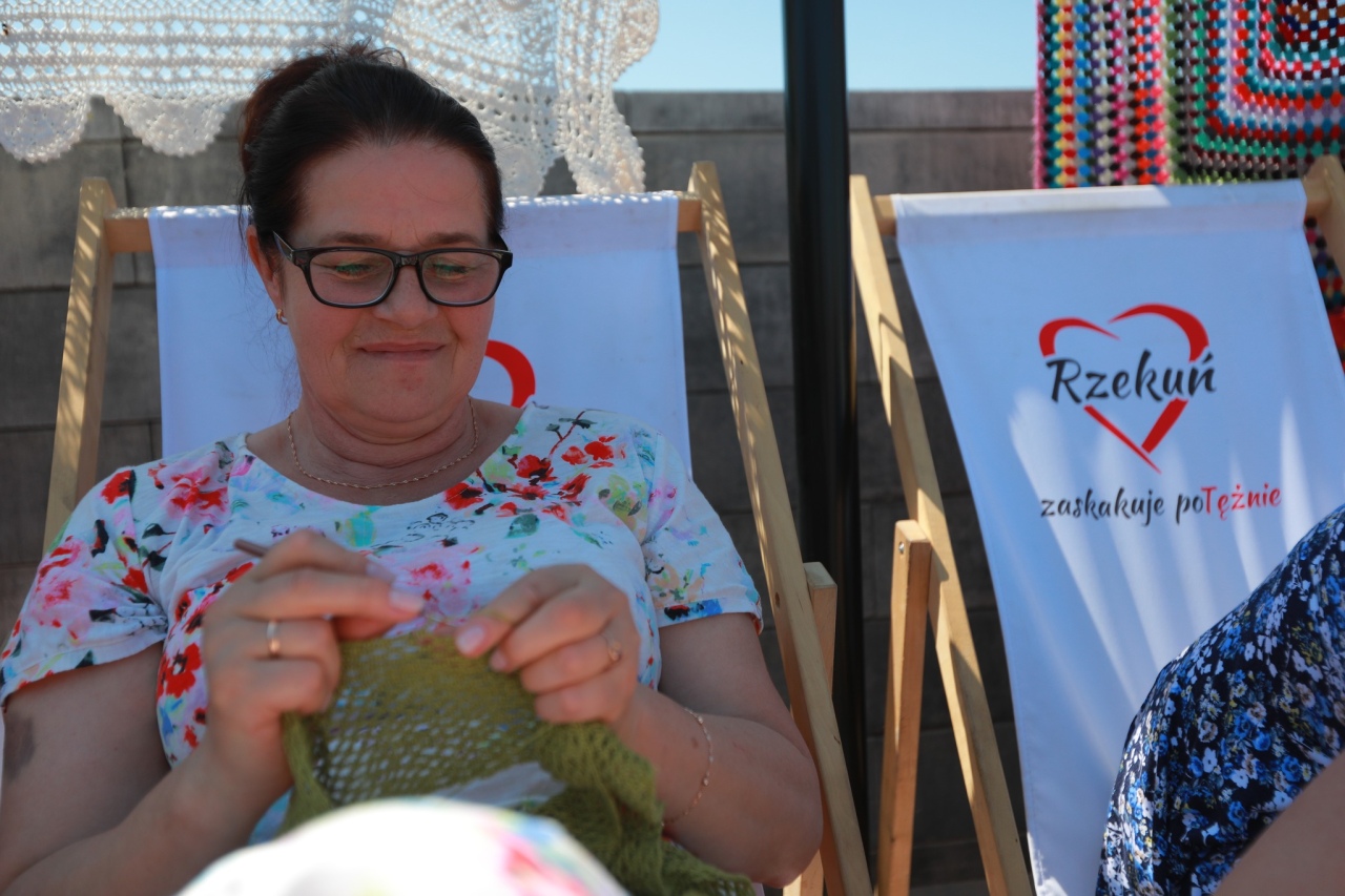 Światowy Dzień Dziergania w Miejscach Publicznych [17.06.2025] - zdjęcie #18 - eOstroleka.pl