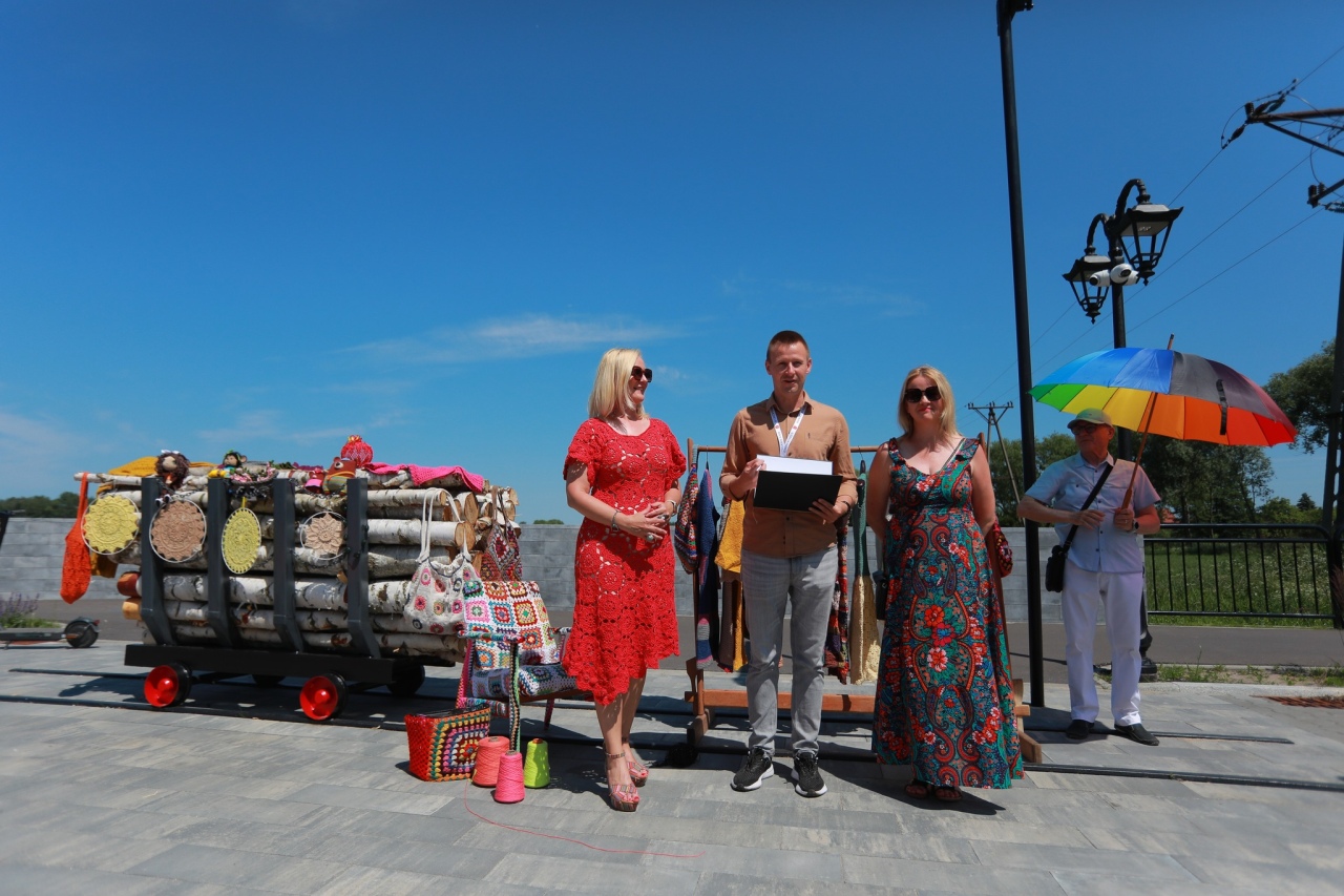 Światowy Dzień Dziergania w Miejscach Publicznych [17.06.2025] - zdjęcie #5 - eOstroleka.pl