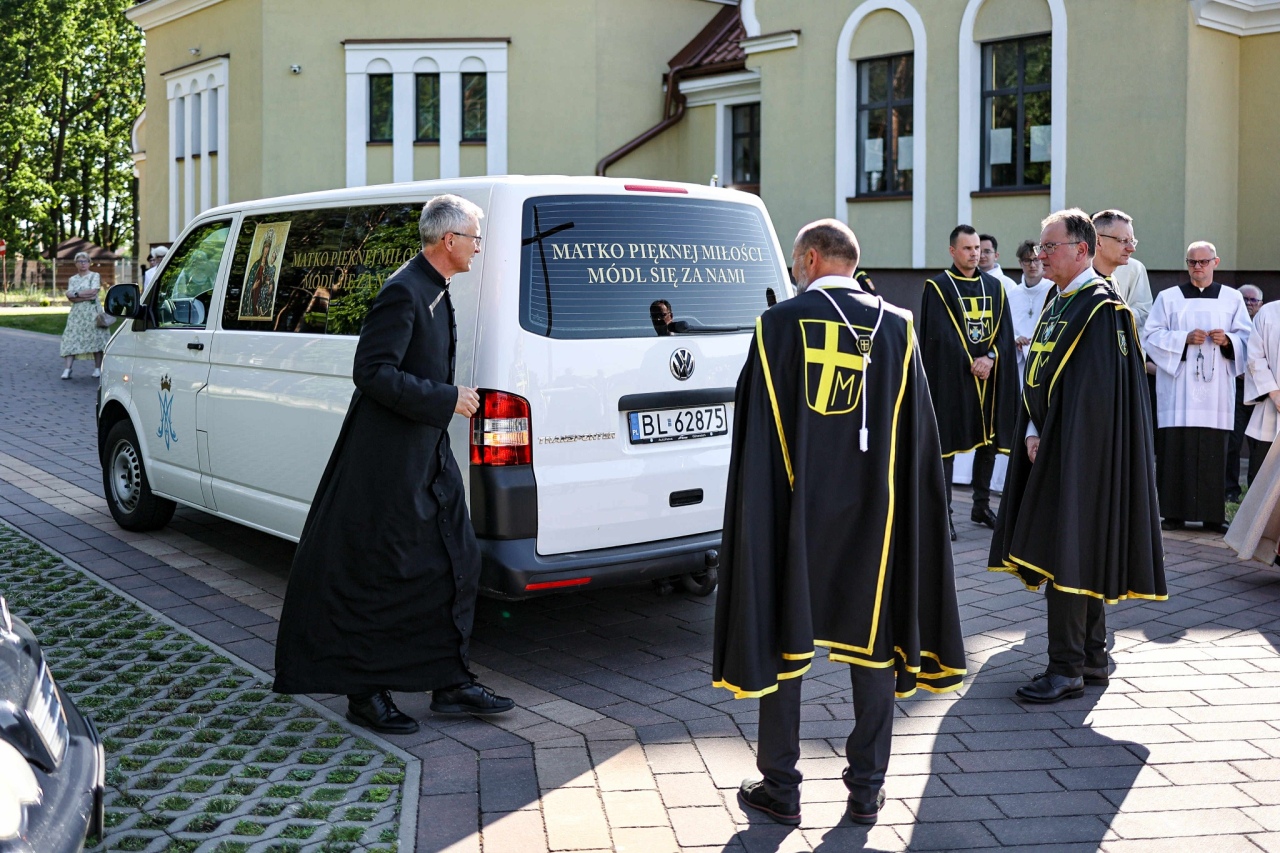 Peregrynacja Matki Bożej u św. Franciszka z Asyżu [17.06.2025] - zdjęcie #23 - eOstroleka.pl