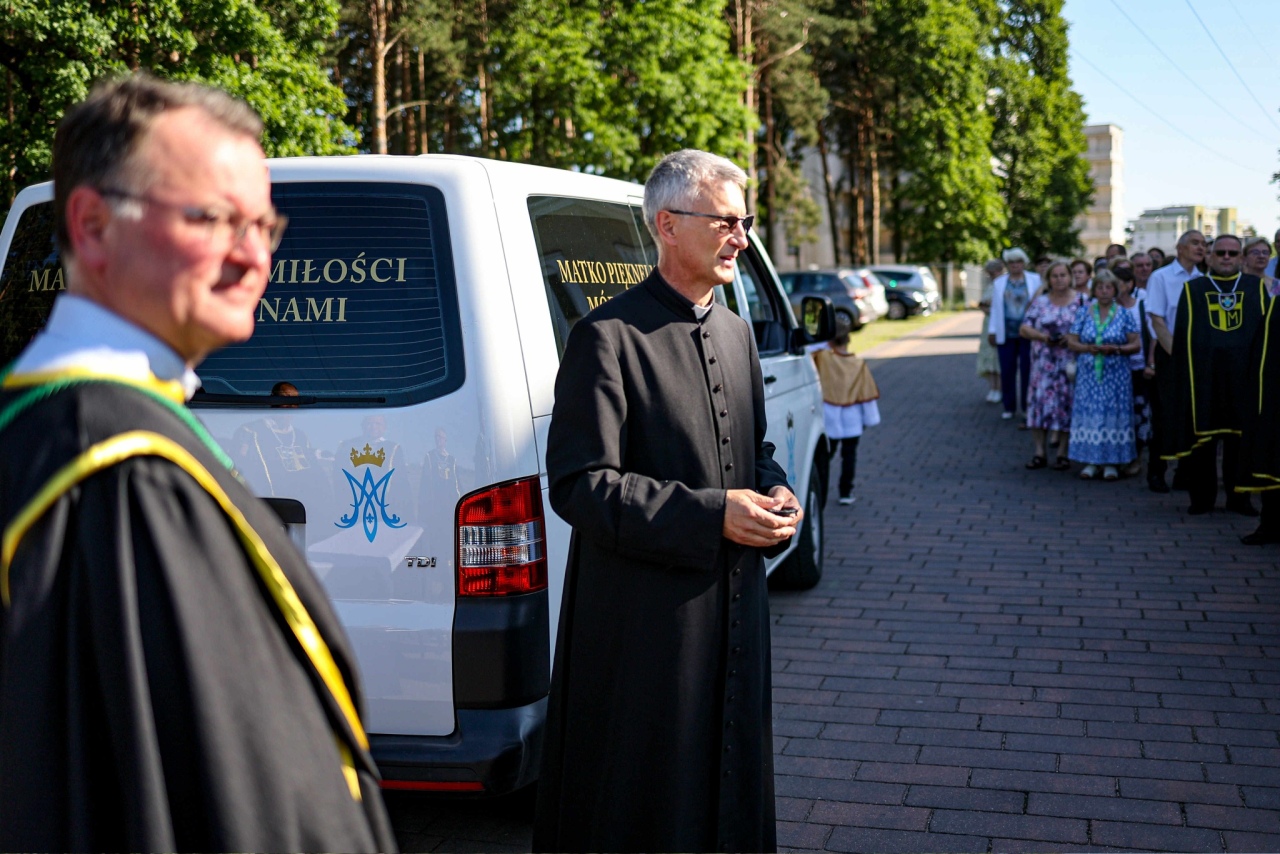 Peregrynacja Matki Bożej u św. Franciszka z Asyżu [17.06.2025] - zdjęcie #22 - eOstroleka.pl