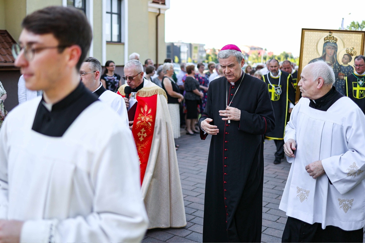 Peregrynacja Matki Bożej u św. Franciszka z Asyżu [17.06.2025] - zdjęcie #21 - eOstroleka.pl