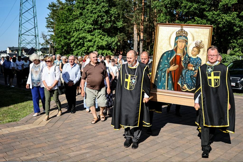 Peregrynacja Matki Bożej u św. Franciszka z Asyżu [17.06.2025] - zdjęcie #20 - eOstroleka.pl