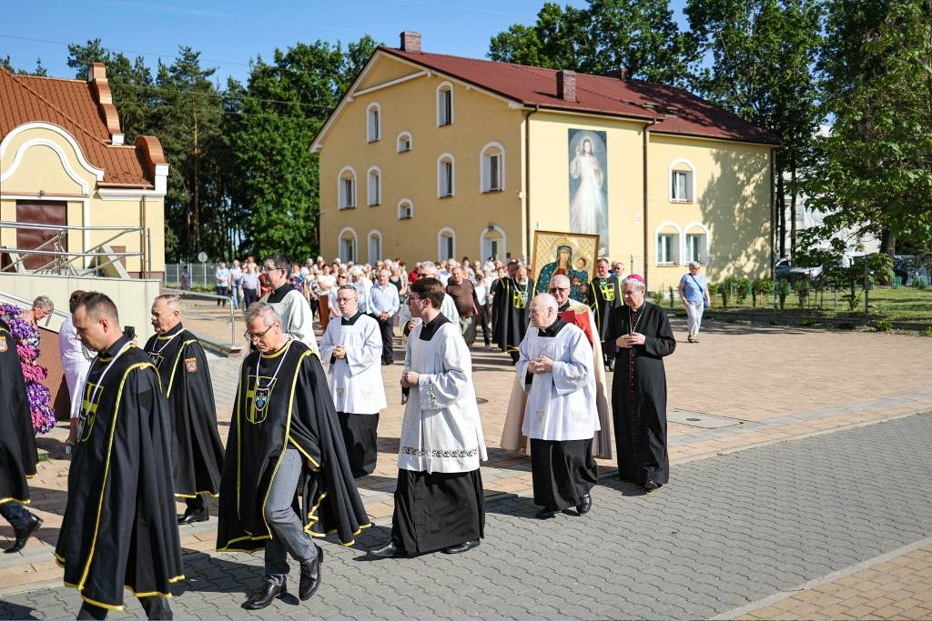 Peregrynacja Matki Bożej u św. Franciszka z Asyżu [17.06.2025] - zdjęcie #12 - eOstroleka.pl