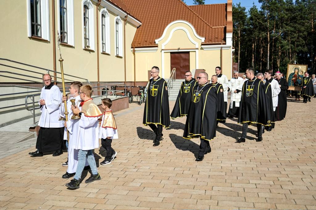 Peregrynacja Matki Bożej u św. Franciszka z Asyżu [17.06.2025] - zdjęcie #10 - eOstroleka.pl