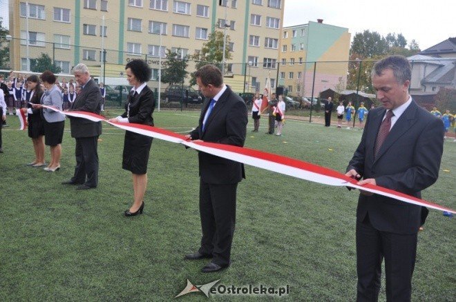 Orlik przy Szkole Podstawowej nr 1 oficjalnie odebrane (5.X.2011) - zdjęcie #1 - eOstroleka.pl