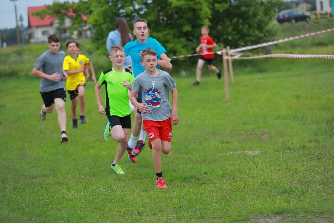 IV Gminna Olimpiada w Biegach Przełajowych w Borawem [17.06.2025] - zdjęcie #55 - eOstroleka.pl