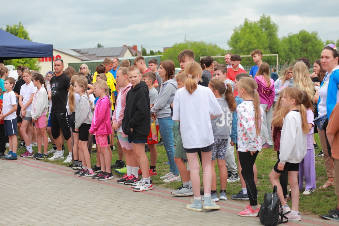 IV Gminna Olimpiada w Biegach Przełajowych w Borawem [17.06.2025] - zdjęcie #37 - eOstroleka.pl