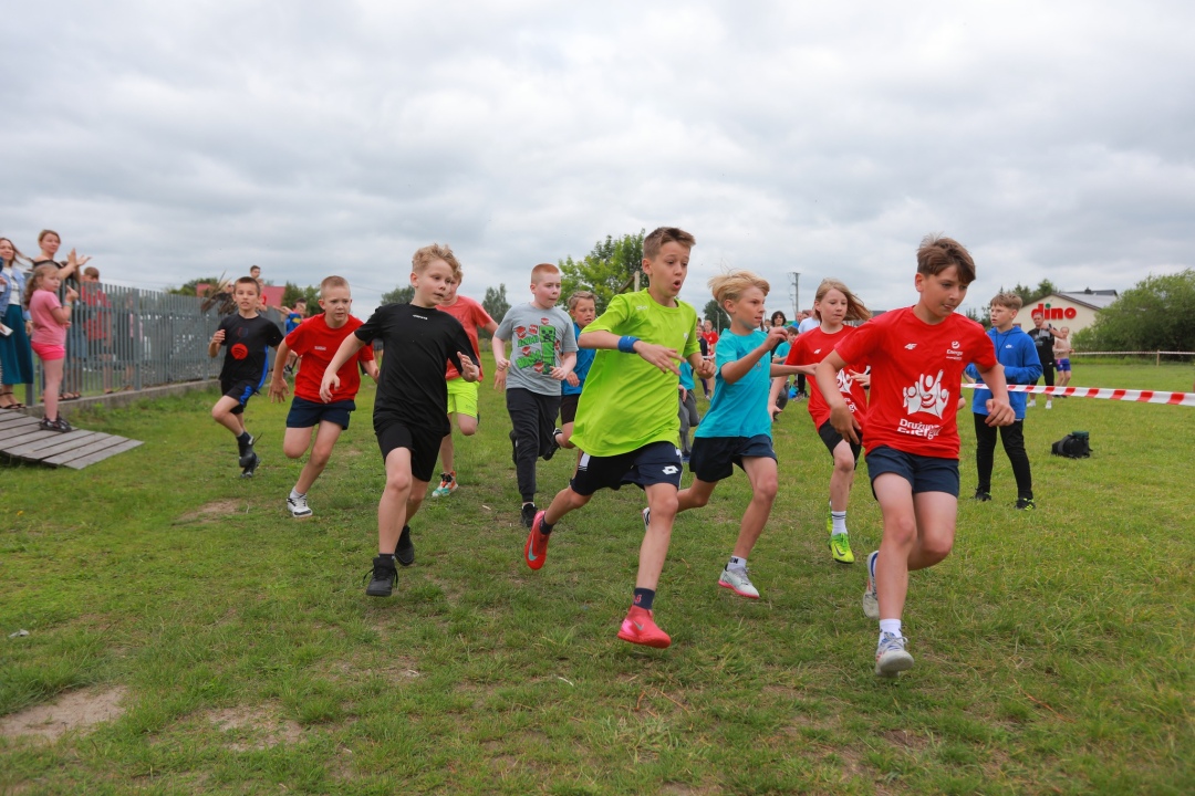 IV Gminna Olimpiada w Biegach Przełajowych w Borawem [17.06.2025] - zdjęcie #30 - eOstroleka.pl