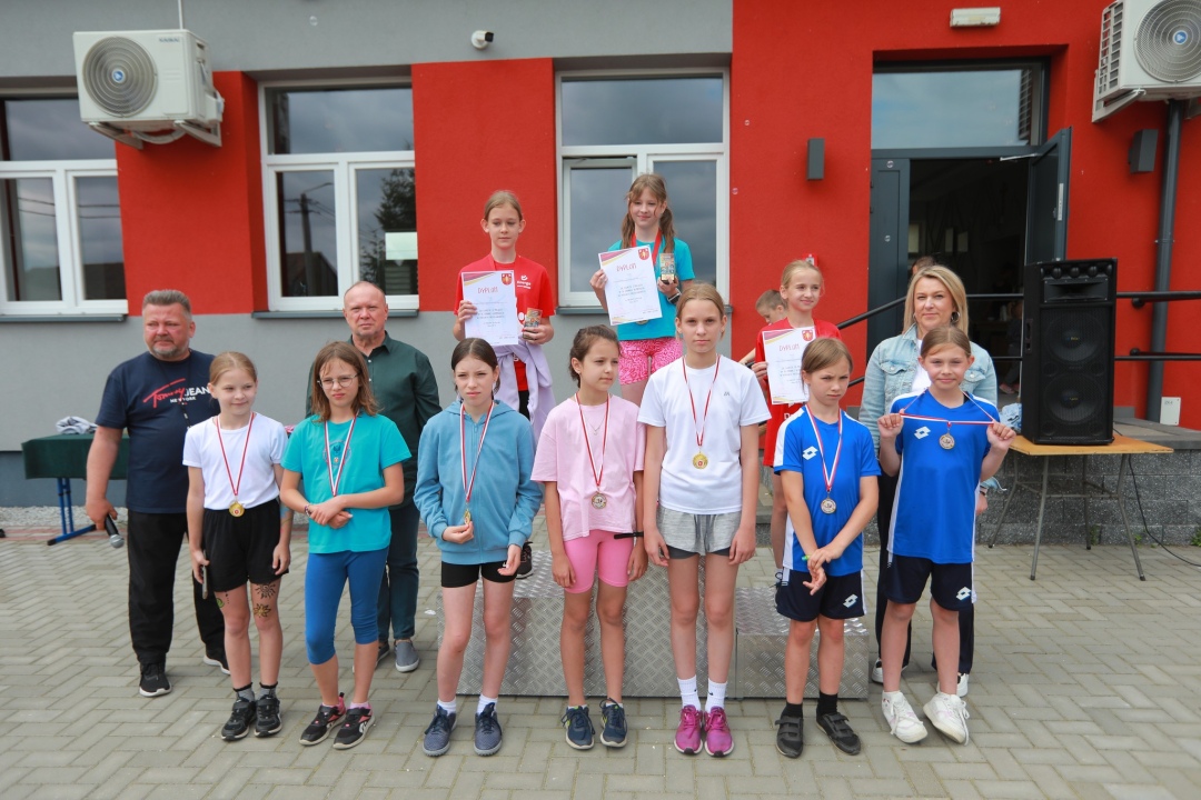 IV Gminna Olimpiada w Biegach Przełajowych w Borawem [17.06.2025] - zdjęcie #27 - eOstroleka.pl