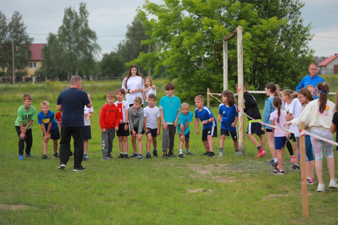 IV Gminna Olimpiada w Biegach Przełajowych w Borawem [17.06.2025] - zdjęcie #8 - eOstroleka.pl