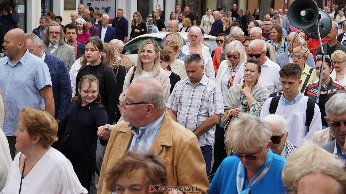 Procesja Bożego Ciała w sanktuarium pw. św. Antoniego Padewskiego [19.06.2025] - zdjęcie #226 - eOstroleka.pl