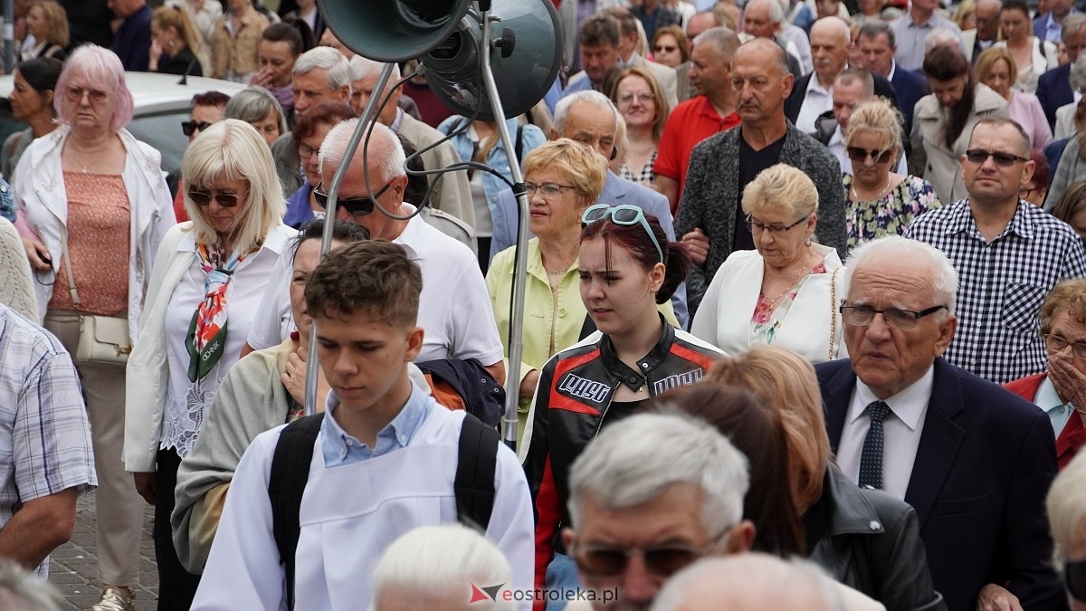 Procesja Bożego Ciała w sanktuarium pw. św. Antoniego Padewskiego [19.06.2025] - zdjęcie #225 - eOstroleka.pl