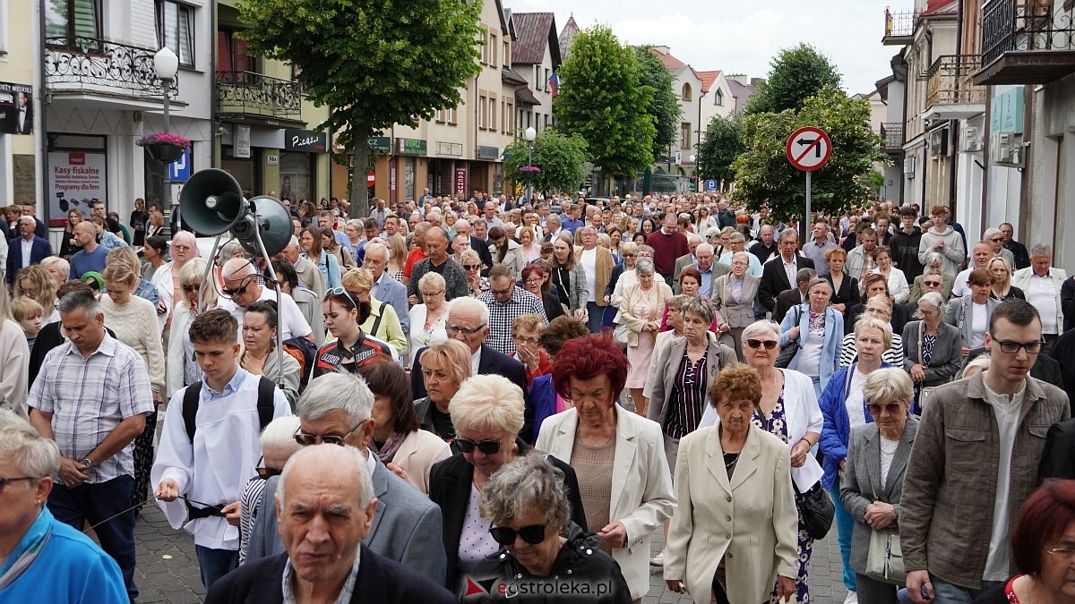 Procesja Bożego Ciała w sanktuarium pw. św. Antoniego Padewskiego [19.06.2025] - zdjęcie #224 - eOstroleka.pl