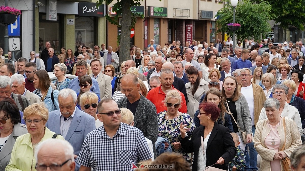 Procesja Bożego Ciała w sanktuarium pw. św. Antoniego Padewskiego [19.06.2025] - zdjęcie #220 - eOstroleka.pl