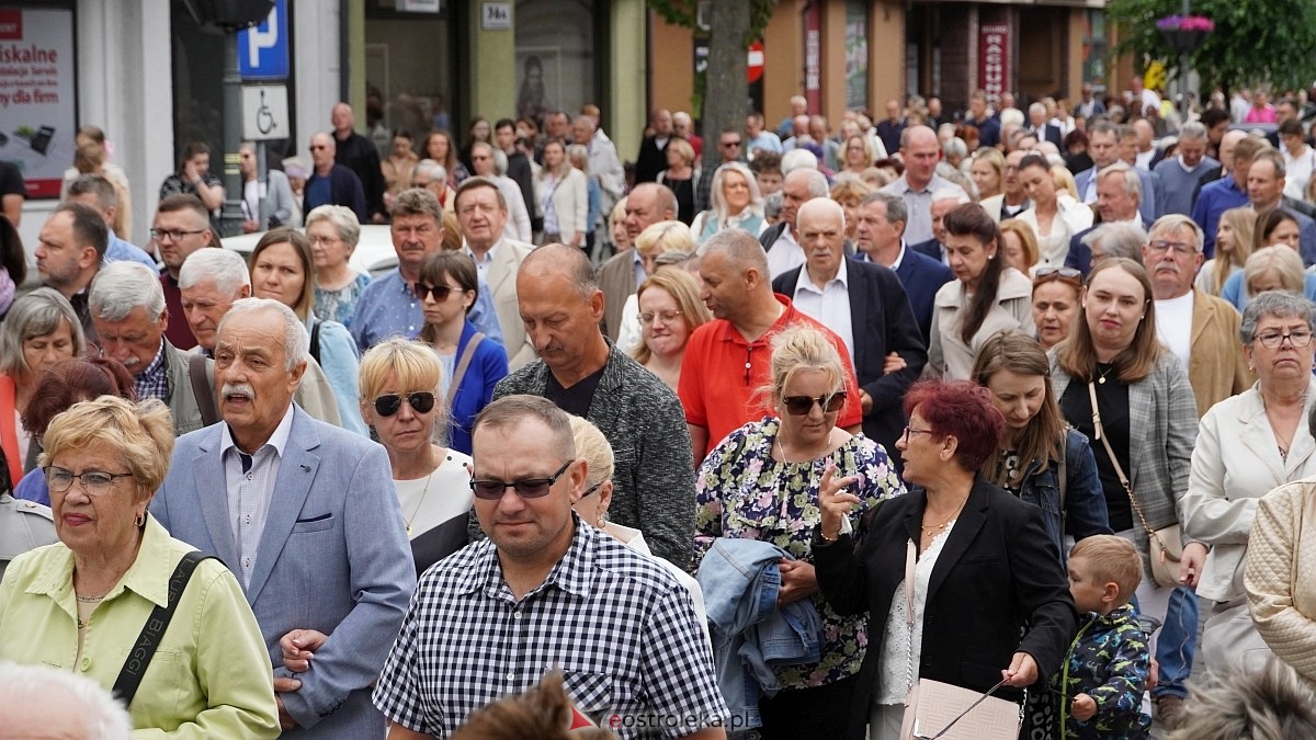Procesja Bożego Ciała w sanktuarium pw. św. Antoniego Padewskiego [19.06.2025] - zdjęcie #218 - eOstroleka.pl