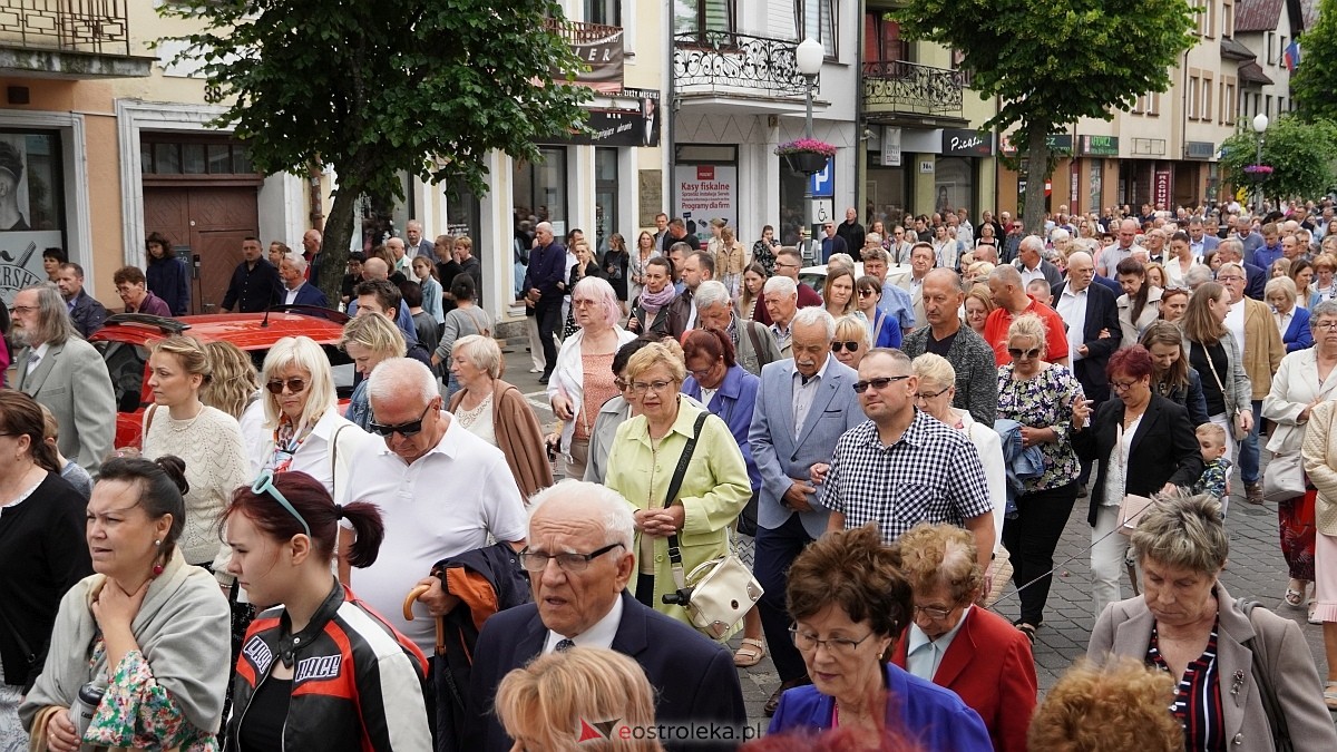 Procesja Bożego Ciała w sanktuarium pw. św. Antoniego Padewskiego [19.06.2025] - zdjęcie #217 - eOstroleka.pl