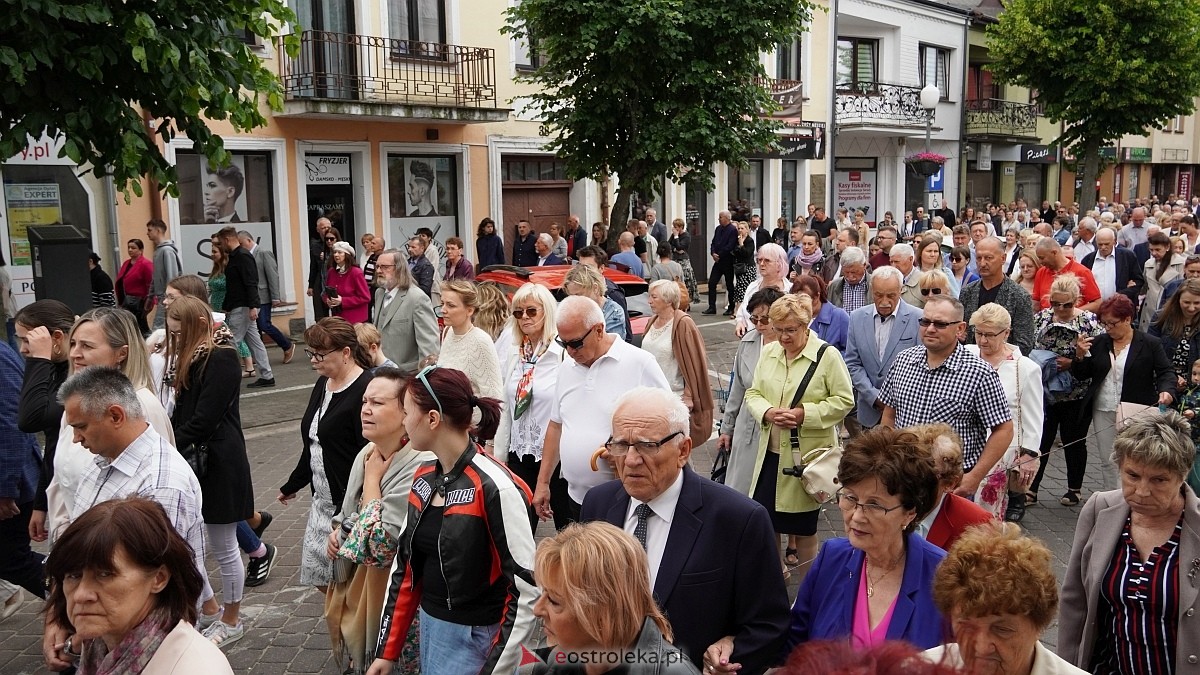 Procesja Bożego Ciała w sanktuarium pw. św. Antoniego Padewskiego [19.06.2025] - zdjęcie #216 - eOstroleka.pl