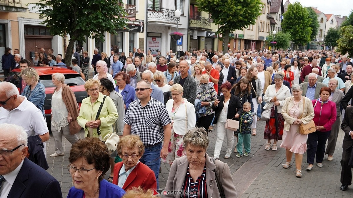 Procesja Bożego Ciała w sanktuarium pw. św. Antoniego Padewskiego [19.06.2025] - zdjęcie #215 - eOstroleka.pl