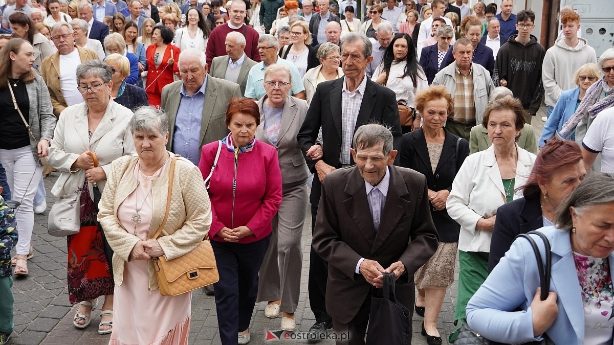 Procesja Bożego Ciała w sanktuarium pw. św. Antoniego Padewskiego [19.06.2025] - zdjęcie #212 - eOstroleka.pl