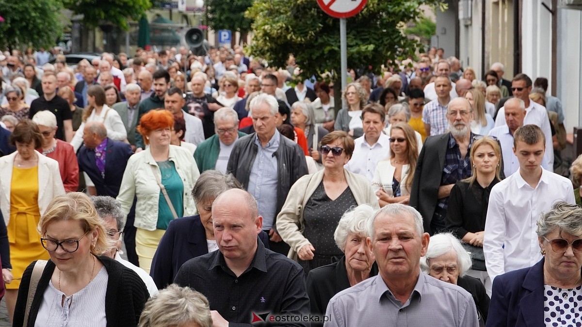 Procesja Bożego Ciała w sanktuarium pw. św. Antoniego Padewskiego [19.06.2025] - zdjęcie #206 - eOstroleka.pl