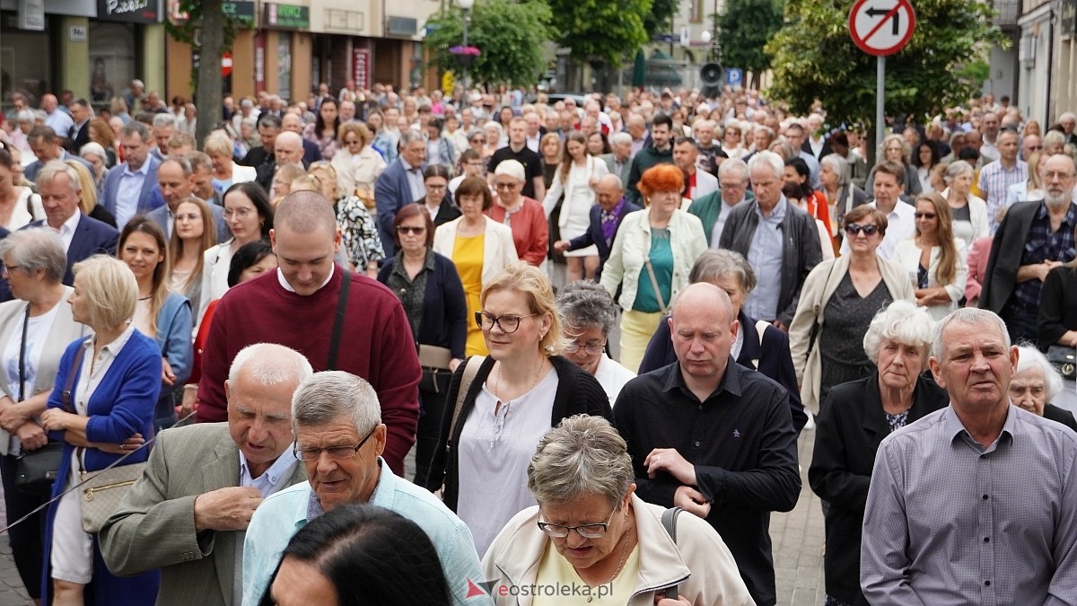 Procesja Bożego Ciała w sanktuarium pw. św. Antoniego Padewskiego [19.06.2025] - zdjęcie #205 - eOstroleka.pl
