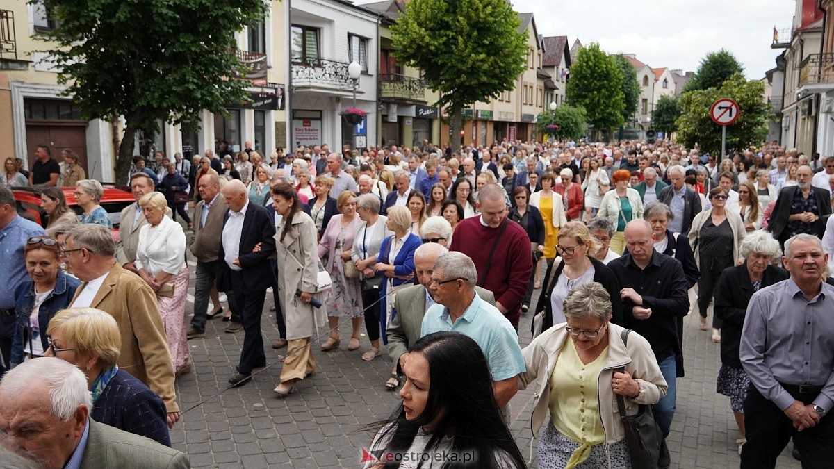 Procesja Bożego Ciała w sanktuarium pw. św. Antoniego Padewskiego [19.06.2025] - zdjęcie #204 - eOstroleka.pl
