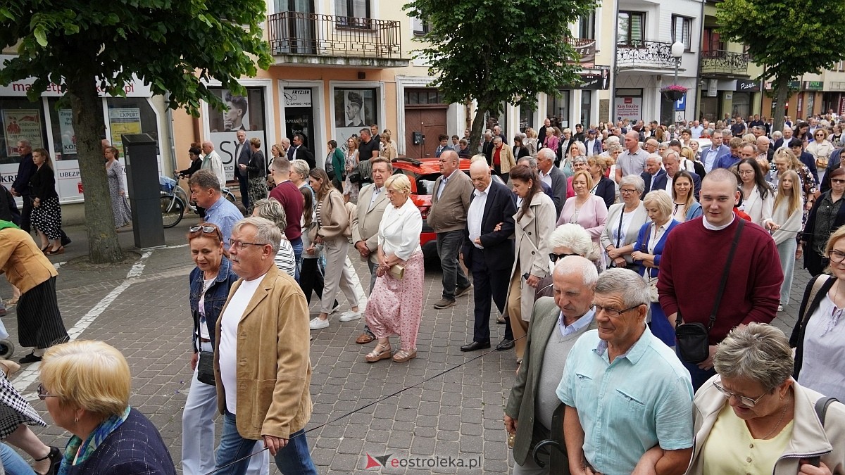 Procesja Bożego Ciała w sanktuarium pw. św. Antoniego Padewskiego [19.06.2025] - zdjęcie #202 - eOstroleka.pl
